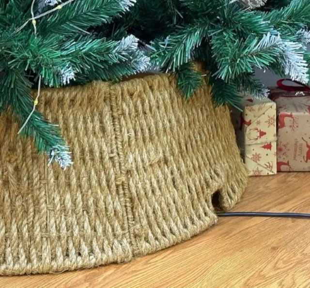 Rustic Base Christmas Tree Skirt – 70×50×25 cm